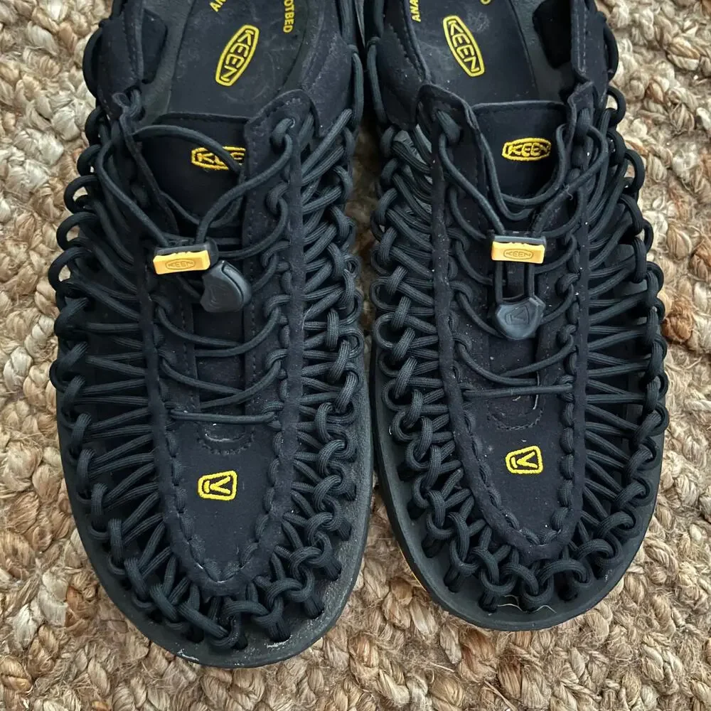 KEEN UNEEK Men’s 9.5 Black Yellow Cord Sandals Outdoor Water Shoes EU 42.5